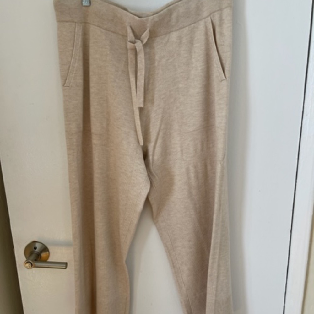 NWOT Beige Banana Republic knit 3/4 pants